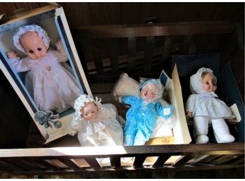 Wood Crafle And 4 Baby Dolls