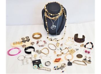 Ladies Costume Jewelry, Necklaces, Pins, Rings, Bracelets & Keychains