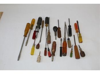 Large Lot Of Screwdrivers