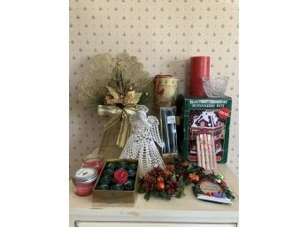 Christmas Decor Lot With Angles And A Potpourri House