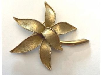 Vintage Signed EMMONS Gold Tone Multi-Petal Pin