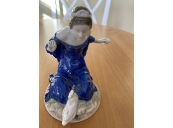 Beautiful Ceramic Figurine Of Woman With Swan - No Markings I Can See