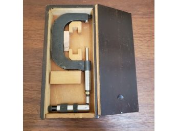 Vintage Caliper Mitui Seiki Kogyo Micrometer Tool In Storage Box