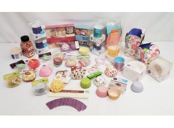 Cupcakes Cupcakes Cupcakes!!! Huge Lot Silicone & Paper Cups & More!