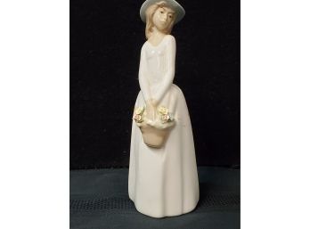 Lovely Vintage Princess House Lady Regina Porcelain Figurine
