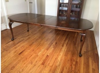 Wonderful Mahogany Queen Anne Style Cabriole Leg Dining Room Table With Two Leaves - AMAZING CONDITION !