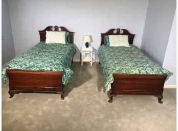 Beautiful Pair Of Mahogany Chippendale Style Twin Beds - With King Koil Mattresses - Includes All Bedding