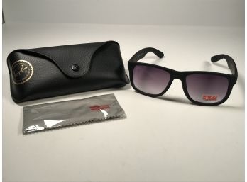 Fantastic Brand New RAY BAN - Matte Black Frame Sunglasses -with Case & Booklet - Made In Italy - NEW NEW !