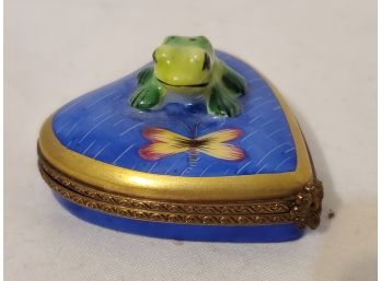 Limoges France Peint Main Rochard Heart Shaped Porcelain Miniature Trinket Box With Frog & Dragonfly