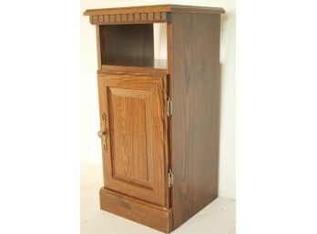 Nice Small Oak Hallway Cabinet Or Side Table By HERCULEX, Made In USA