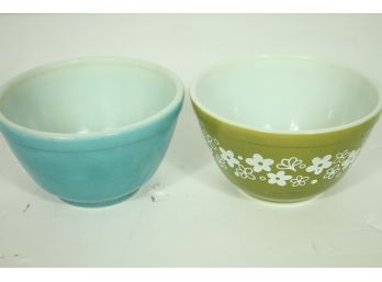 Set Of 2 Vintage PYREX Bowls