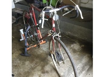 Vintage Schwinn Traverse Bike With Tire Pump And Lane Trainer