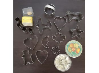 21 Metal Cookie Cutters & Pie / Food Deco - Cuts - Heart, Leaves, Airplane, Moon, Cow, Star, Bear, Flowers