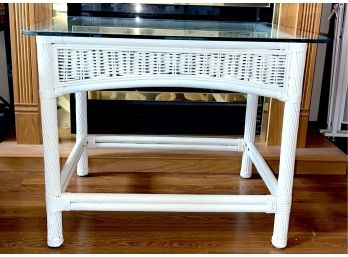 Nice White Wicker Table With Glass Top