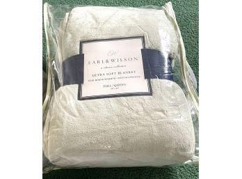 Earl & Wilson Light Green Classic Collection NIB HypoAllergenic Full/Queen Blanket