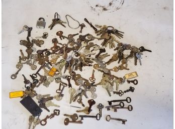 Huge Lot Antique & Vintage Keys Of All Types!!! See Photos