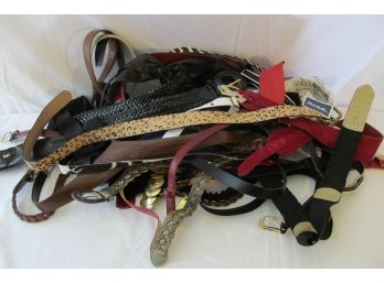 Huge Lot Of Ladies Belts All In Good To New Condition