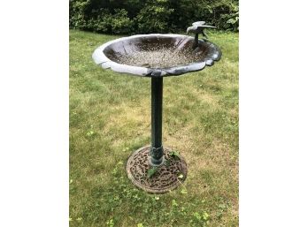 Round Pedestal Birdbath W Bird