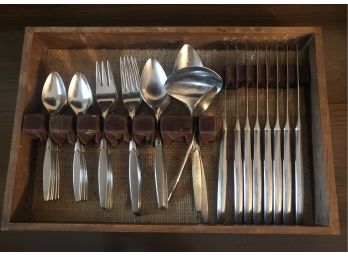 Vintage International Stainless Deluxe Flatware Set