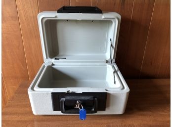 Sentry 1150 Portable Security Safe W 2 Keys