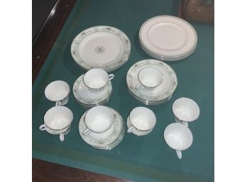 Beautiful Wedgwood Agincourt And Juliet Dinnerware Pieces