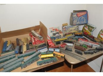 Toy Train HO Scale Engines Many Tunnel Kits Cars See Photo