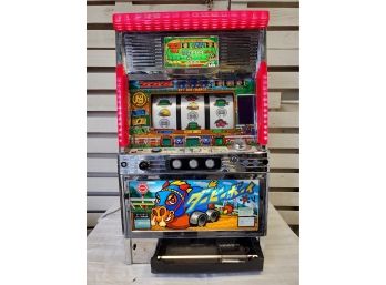 Vintage Pachislo Sammy Derby Boy Token / Quarter Slot Machine - For Repair Or Parts