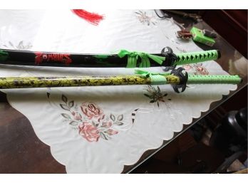 2 Zombie Hunter Samurai Swords