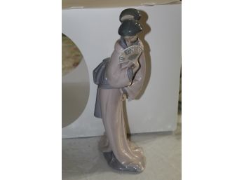 Nao By Lladro Japanese Geisha Figurine