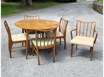 A Fabulous Mid Century Modern Dining Table And 5 Chairs