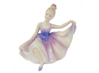 Royal Doulton Figurine Dancing Years HN 2235