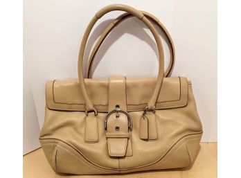 Top Quality Coach Handbag Versatile And Roomy In Tan Leather With Snap Buckle, The Perfect Bag For Any Season!