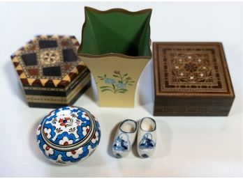 Lidded Wooden Boxes W Intricate Inlay Design And Other Tabletop Accessories