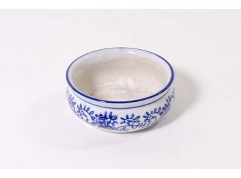 Hand-painted Blue & White Pottery Dish