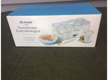 Brand New Donvier Cuisipro 837418 Electronic Yogurt Maker 8 BPA Jars With Lids Manual & Box.