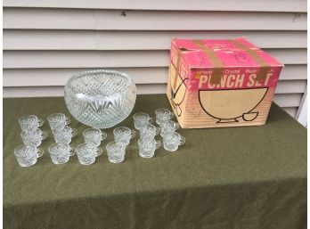 Vintage L. E. Smith Pressed Glass Punch Bowl And 16 Glasses In Original Box.