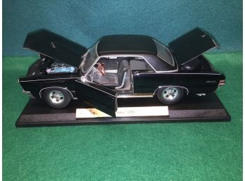 Road Legends 1965 Pontiac GTO Hurst Edition 1:18 Die-Cast Collection Deluxe Edition Car. Minty!