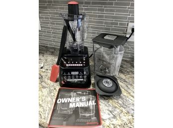 BLENDTEC Designer 650 With WILDSIDE JAR And Twister Jar Retail $449