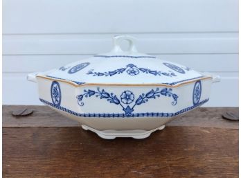 Wood & Sons BROADMOOR Covered Casserole