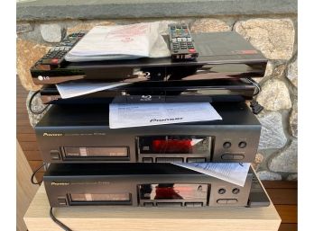 Electronics Lot - 2 Blue Ray Players (LG)  And 2 CD Changers (Pioneer)