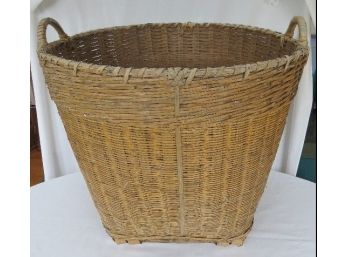 Country Style Tightly Woven Rattan/Wicker Bushel Basket - Laundry, Flowers, Planter