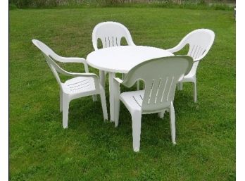 Outdoor Rubbermaid Plastic Patio Chairs With Round Table