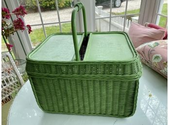 Vintage Green Picnic Basket With Removable Tray Lid