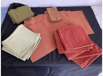 Lot Of Six Pottery Barn Placemats And Napkins