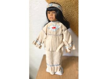 16' American Indian Maiden, Beautiful Hair & Outfit