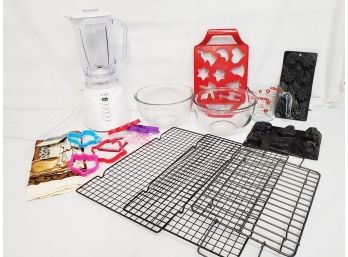 Baking Lot - Blender, Wire Cooling Racks, Cookie Cutters, Pyrex & Anchor Hocking & More