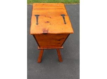 Vintage Dough Box End Storage Table- Excellent Stash For Knitting/sewing - Early American Influence