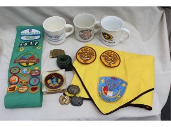 Very Nice Scouting Memorabilia Both Girls Scouts - Cub Scouts & Boy Scouts