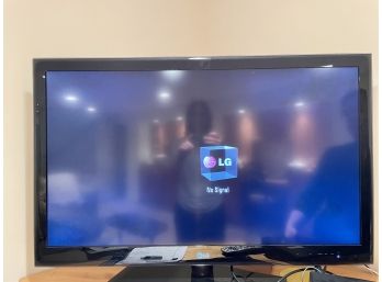 LG 42'' HD 1080p Broadband 120Hz LED LCD TV - Model 42LE5400