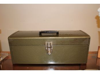 Vintage UNION Green Metal Portable Toolbox